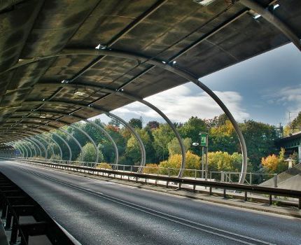 Tunnelbrücke in Stuttgart (© Dieter Poschmann / pixelio.de)