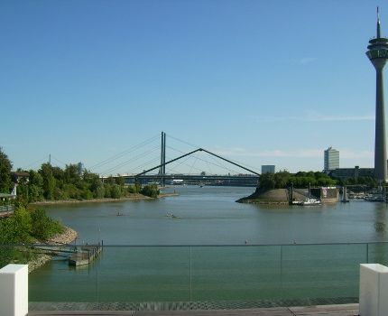 Skyline von Düsseldorf (© Norbert Czerwinski / pixelio.de)