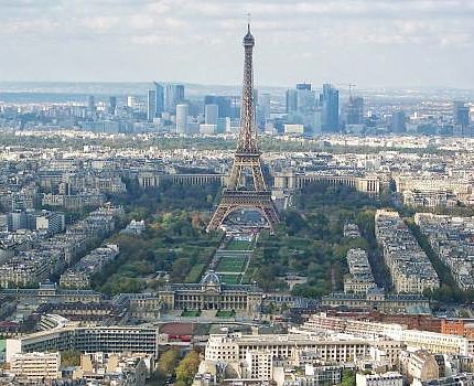 Luftbild vom Eiffelturm (© Cornerstone / pixelio.de)
